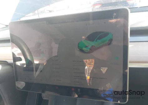 2023 Tesla Model Y Awd/Long Range Dual Motor All-Wheel Drive z USA, uszkodzony, nr VIN 7SAYGAEE9PF948825